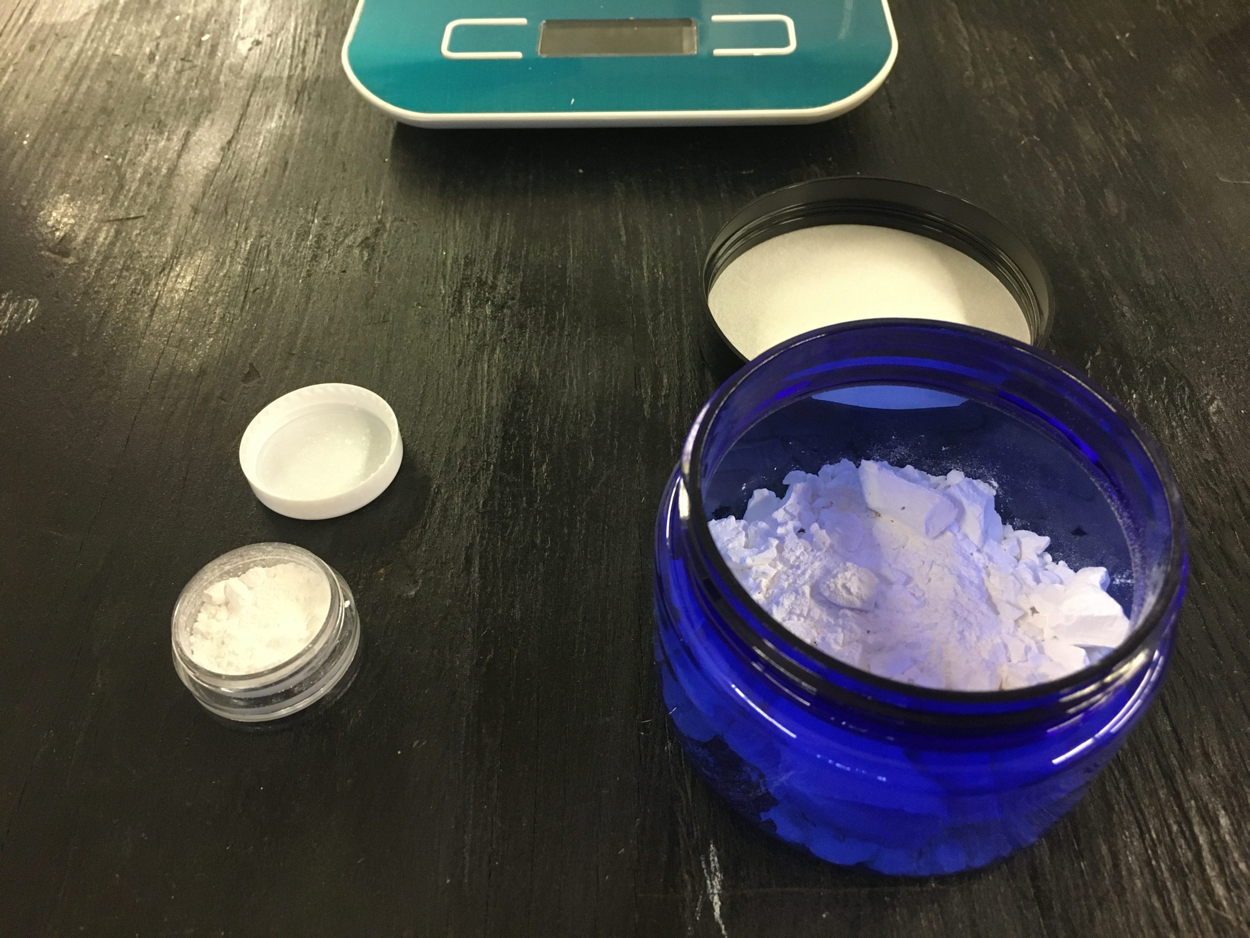 Sample size (left) / 50 or 100 gram jar (right)