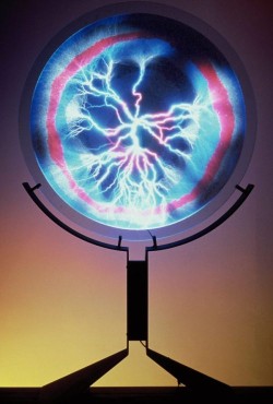 Fused glass, inert gas, electricity, metal base
42"w x 1"d x 42"h plasma light art wayne strattman